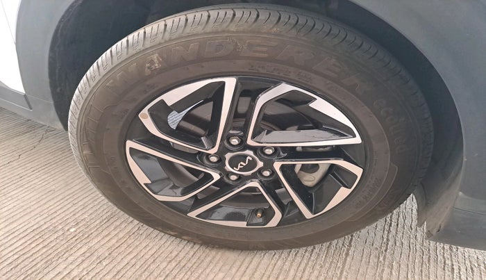 2022 KIA CARENS PRESTIGE PLUS 1.4 PETROL 7 STR, Petrol, Manual, 34,804 km, tyre