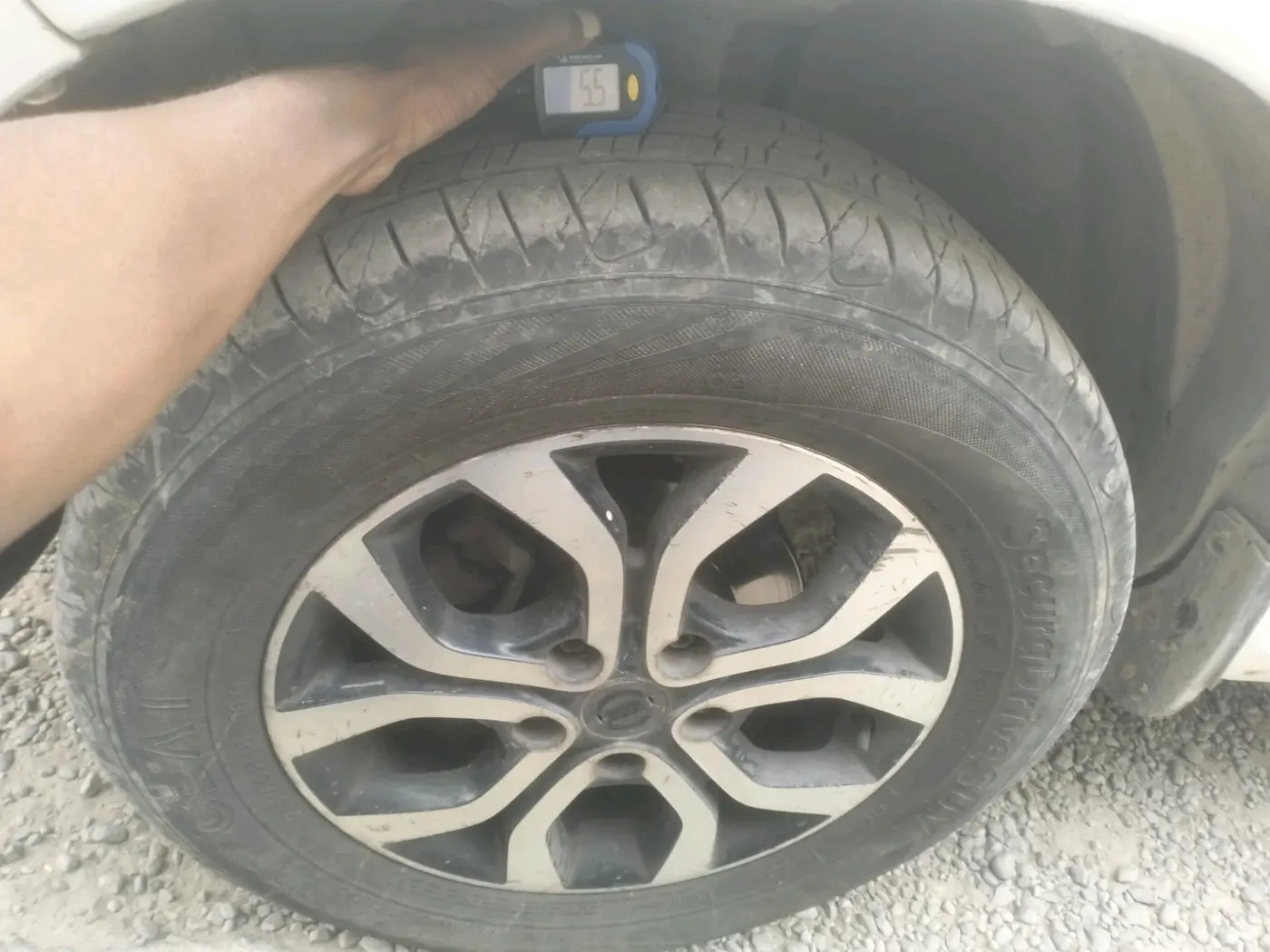 2015 Nissan Terrano XL O (D), Diesel, Manual, 1,17,589 km, tyre