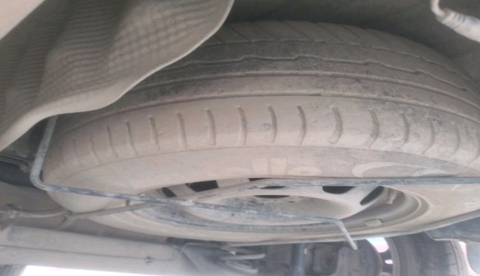 2015 Nissan Terrano XL O (D), Diesel, Manual, 1,17,589 km, tyre