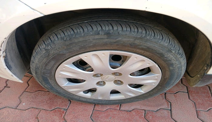 2015 Honda Amaze 1.2L I-VTEC S, Petrol, Manual, 1,19,412 km, tyre