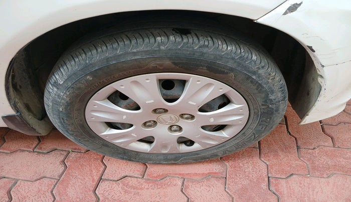 2015 Honda Amaze 1.2L I-VTEC S, Petrol, Manual, 1,19,412 km, tyre