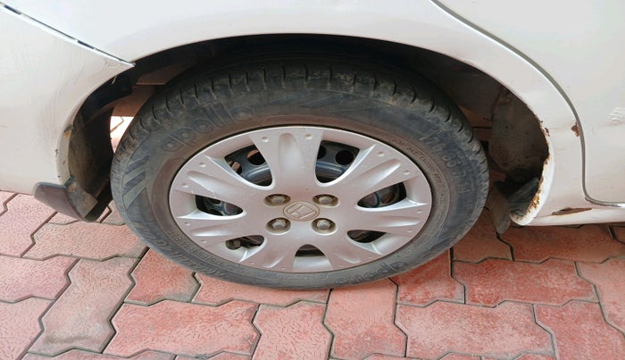 2015 Honda Amaze 1.2L I-VTEC S, Petrol, Manual, 1,19,412 km, tyre