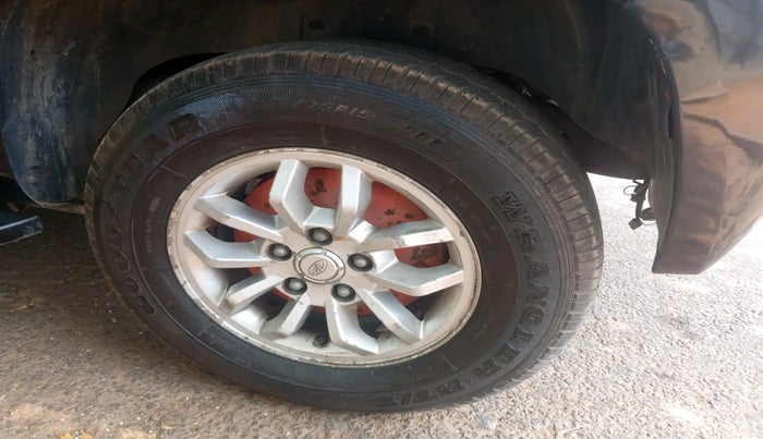 2016 Mahindra TUV300 T8, Diesel, Manual, 1,32,866 km, tyre