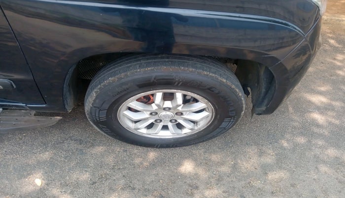 2016 Mahindra TUV300 T8, Diesel, Manual, 1,32,866 km, tyre