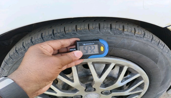 2015 Hyundai Eon ERA +, Petrol, Manual, 82,825 km, tyre