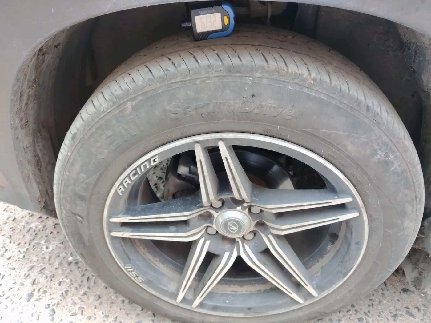 2024 Nissan MAGNITE  XE AMT EZ Shift, CNG, Automatic, 10,482 km, tyre