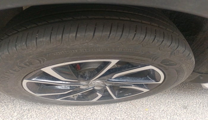 2023 MG ASTOR SAVVY 1.3 TURBO AT S RED, Petrol, Automatic, 31,676 km, tyre