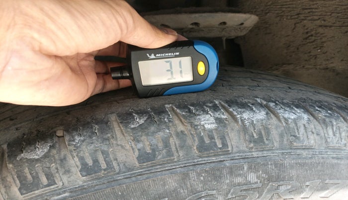 2014 Landrover Freelander 2 SD4 HSE, Diesel, Automatic, 1,05,252 km, tyre