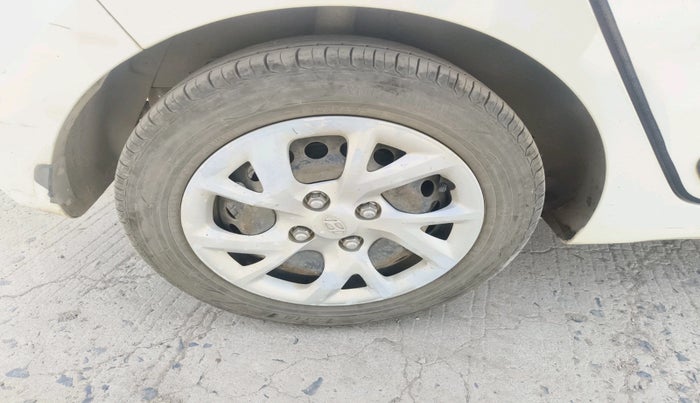 2017 Hyundai Grand i10 SPORTZ 1.2 KAPPA VTVT, CNG, Manual, 82,698 km, tyre