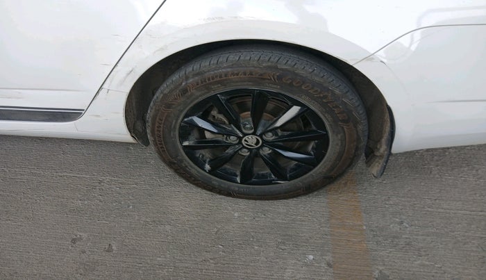 2017 Skoda Octavia STYLE PLUS AT 1.8 TSI, Petrol, Automatic, 49,383 km, tyre