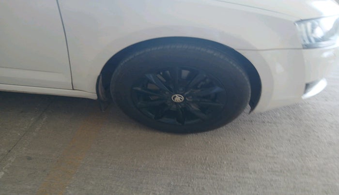 2017 Skoda Octavia STYLE PLUS AT 1.8 TSI, Petrol, Automatic, 49,383 km, tyre