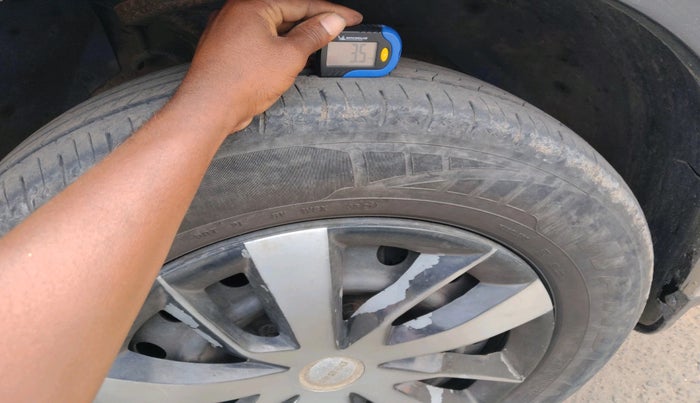 2014 Mahindra XUV500 W6, Diesel, Manual, 1,94,462 km, tyre