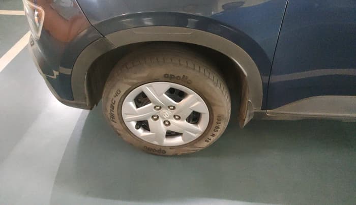2022 Hyundai VENUE S+ 1.2, Petrol, Manual, 64,307 km, tyre