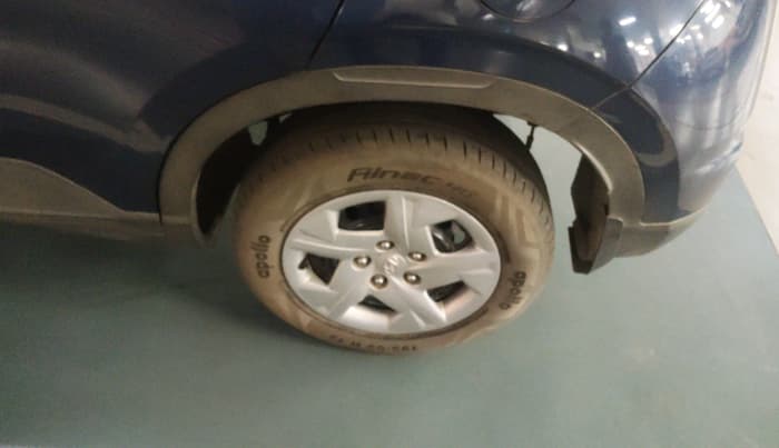 2022 Hyundai VENUE S+ 1.2, Petrol, Manual, 64,307 km, tyre