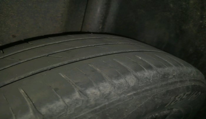 2013 Volkswagen Polo HIGHLINE DIESEL, Diesel, Manual, 1,23,153 km, tyre