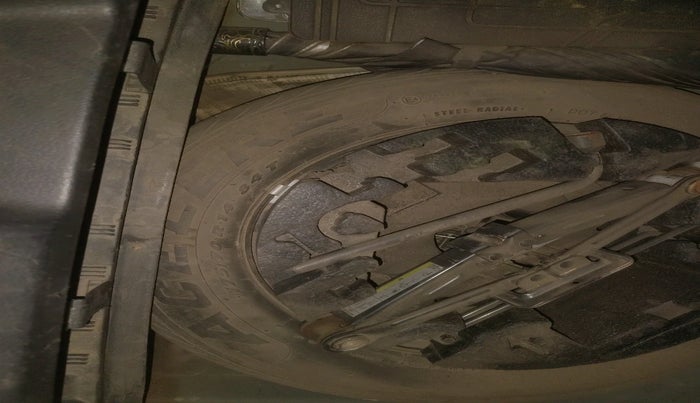 2013 Volkswagen Polo HIGHLINE DIESEL, Diesel, Manual, 1,23,153 km, tyre