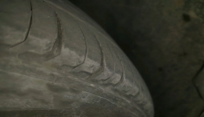 2013 Volkswagen Polo HIGHLINE DIESEL, Diesel, Manual, 1,23,153 km, tyre