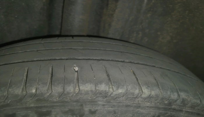 2013 Volkswagen Polo HIGHLINE DIESEL, Diesel, Manual, 1,23,153 km, tyre