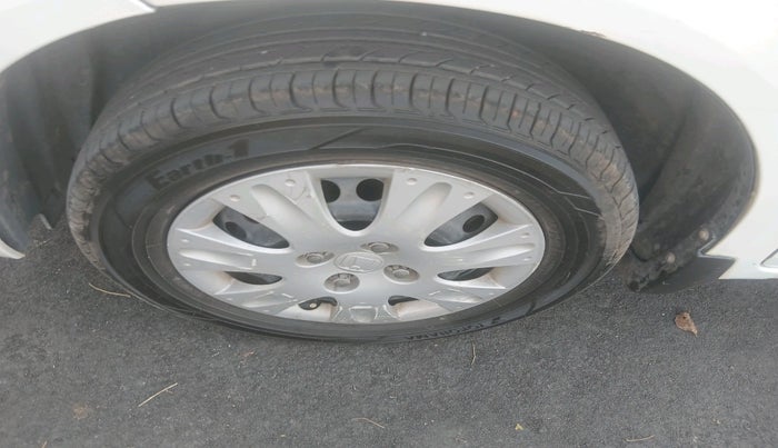 2016 Honda Amaze 1.2L I-VTEC SX, Petrol, Manual, 1,68,649 km, tyre