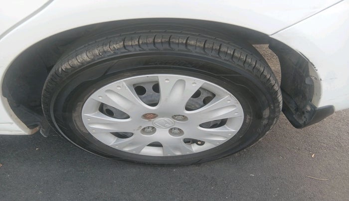 2016 Honda Amaze 1.2L I-VTEC SX, Petrol, Manual, 1,68,649 km, tyre