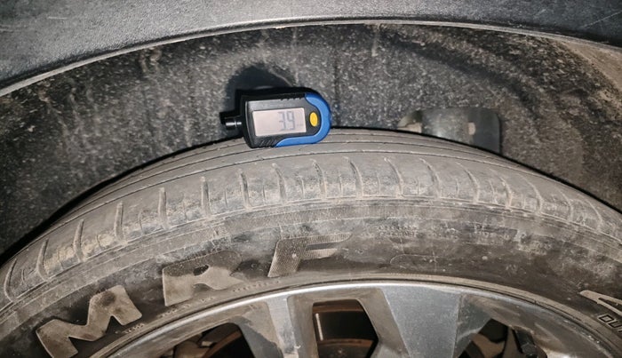 2020 Mahindra XUV300 W8 1.5 DIESEL, Diesel, Manual, 99,856 km, tyre