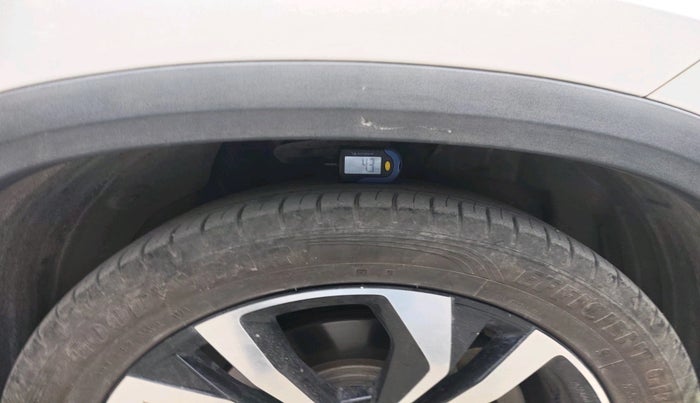 2023 MG HECTOR PLUS SAVVY PRO 1.5 TURBO CVT 7 STR, Petrol, Automatic, 50,136 km, tyre