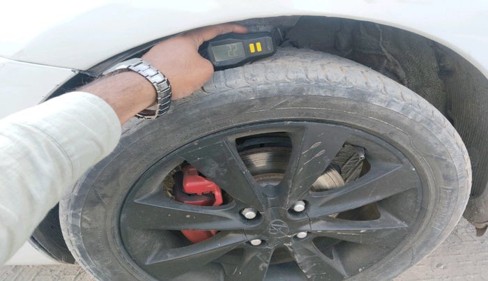 2011 Hyundai Verna FLUIDIC 1.6 CRDI SX OPT, Diesel, Manual, 1,04,235 km, tyre