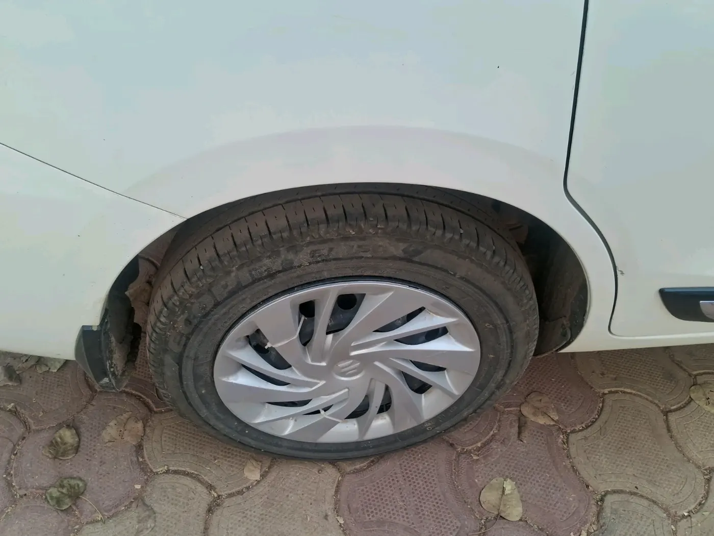2025 Maruti Ertiga VXI CNG, CNG, Manual, 32,677 km, tyre
