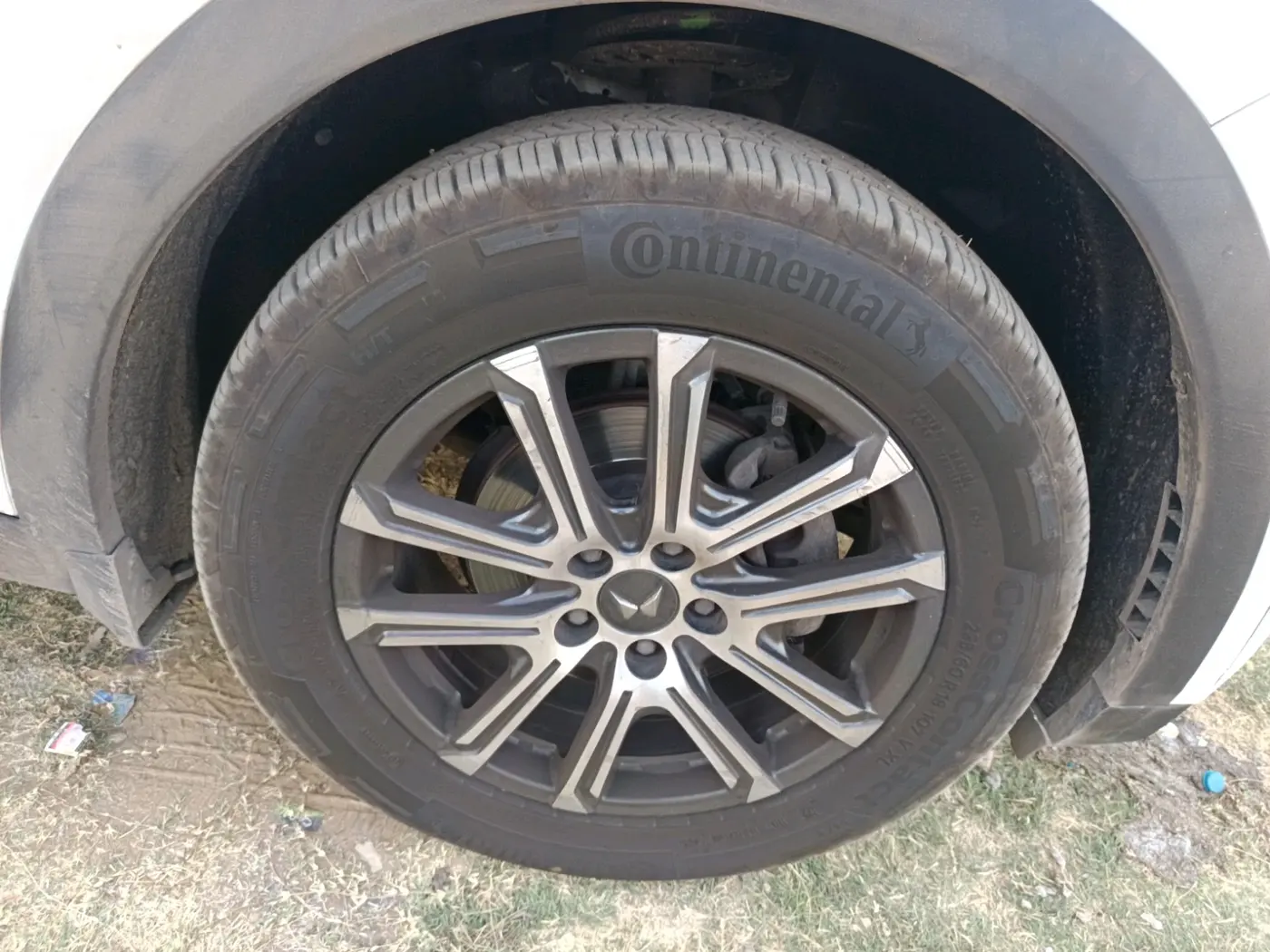 2023 Mahindra XUV700 AX 7 LUXURY D MT 7 STR, Diesel, Manual, 1,02,949 km, tyre