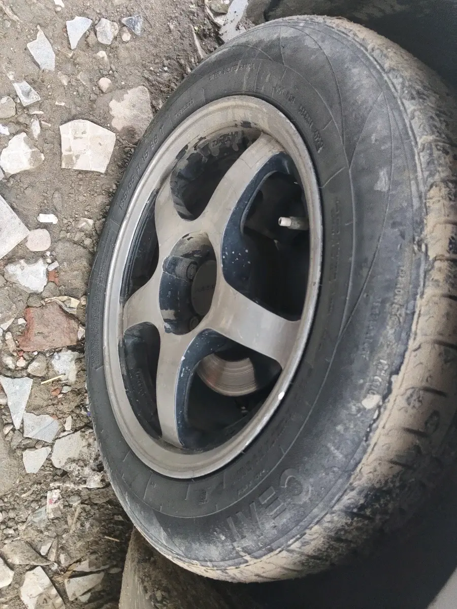 2015 Maruti Swift Dzire VDI, Diesel, Manual, 1,26,345 km, tyre