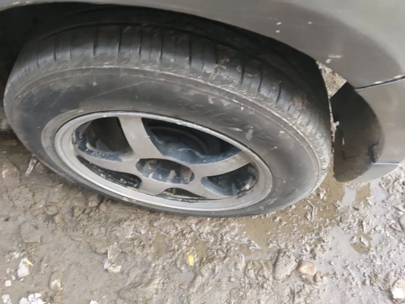 2015 Maruti Swift Dzire VDI, Diesel, Manual, 1,26,345 km, tyre