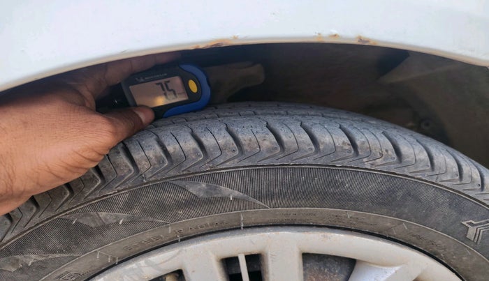 2012 Hyundai Santro Xing GLS, CNG, Manual, 2,43,044 km, tyre