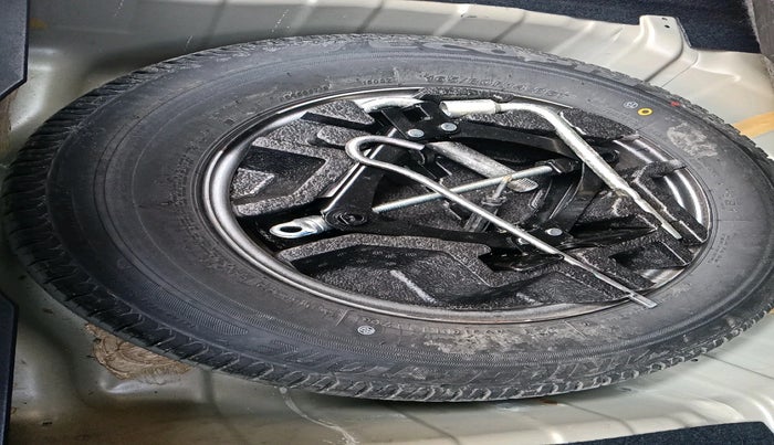 2020 Tata ALTROZ XZ PETROL, Petrol, Manual, 62,740 km, tyre