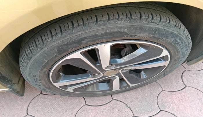 2020 Tata ALTROZ XZ PETROL, Petrol, Manual, 62,740 km, tyre