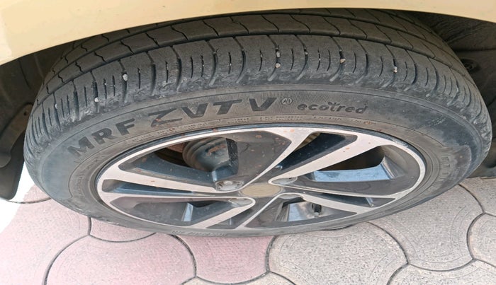 2020 Tata ALTROZ XZ PETROL, Petrol, Manual, 62,740 km, tyre