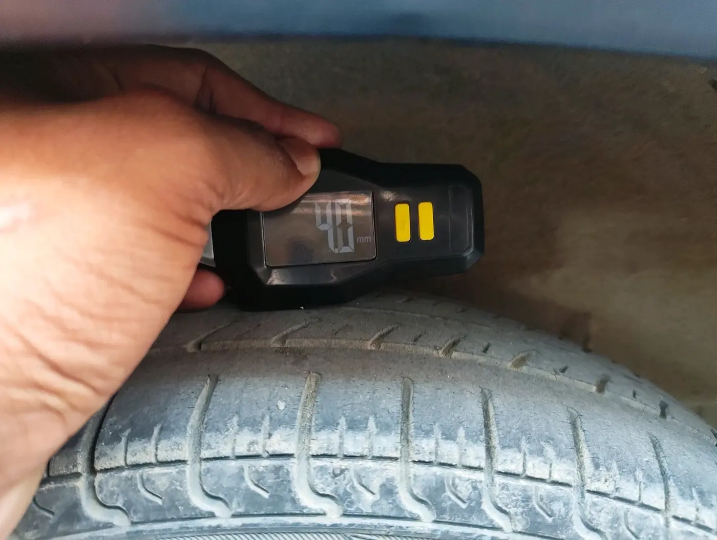 2017 Maruti Omni 5 STR, CNG, Manual, 63,032 km, tyre