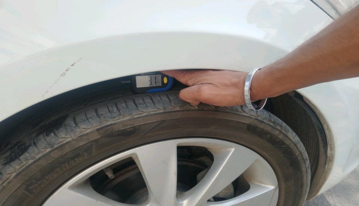 2011 Hyundai Verna FLUIDIC 1.6 VTVT SX, Petrol, Manual, 1,09,076 km, tyre