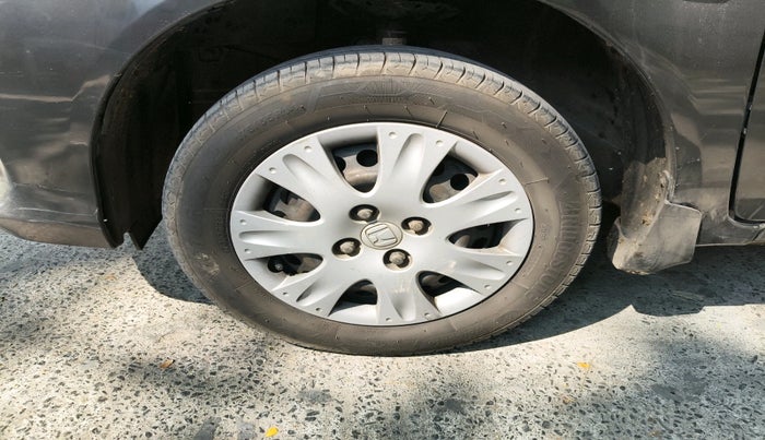 2017 Honda Amaze 1.2L I-VTEC S, Petrol, Manual, 1,10,137 km, tyre