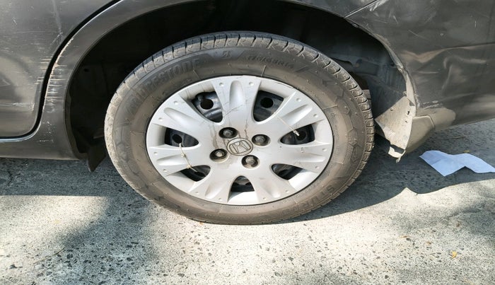 2017 Honda Amaze 1.2L I-VTEC S, Petrol, Manual, 1,10,137 km, tyre