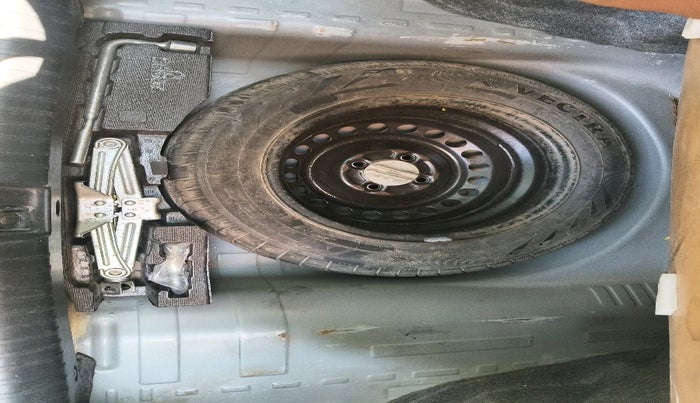 2017 Honda Amaze 1.2L I-VTEC S, Petrol, Manual, 1,10,137 km, tyre