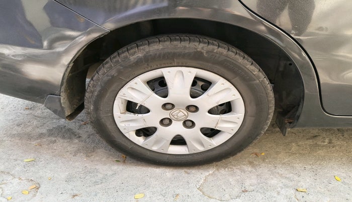 2017 Honda Amaze 1.2L I-VTEC S, Petrol, Manual, 1,10,137 km, tyre