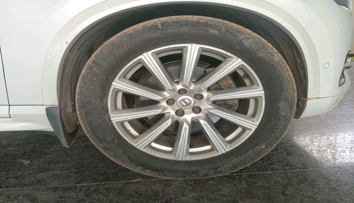 2016 Volvo XC 90 D5 Inscription, Diesel, Automatic, 1,81,624 km, tyre