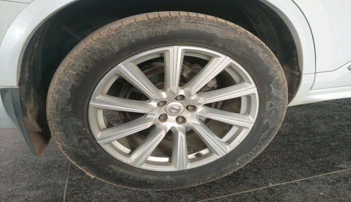 2016 Volvo XC 90 D5 Inscription, Diesel, Automatic, 1,81,624 km, tyre