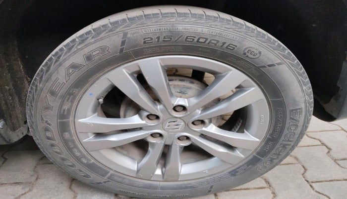 2017 Maruti Vitara Brezza ZDI, Diesel, Manual, 2,09,197 km, tyre