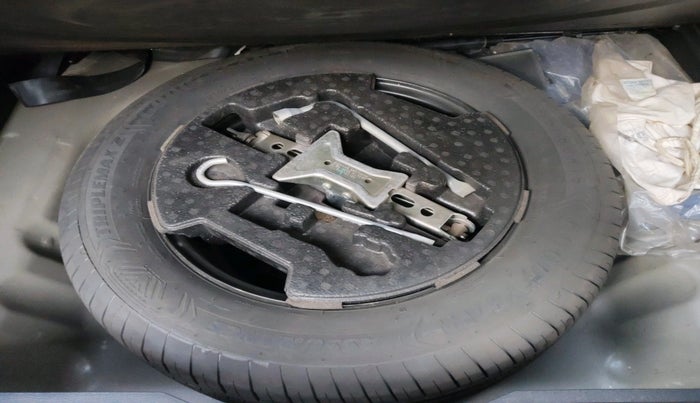 2017 Maruti Vitara Brezza ZDI, Diesel, Manual, 2,09,197 km, tyre