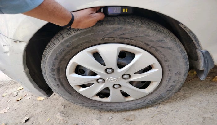 2011 Hyundai i10 SPORTZ 1.2, CNG, Manual, 61,756 km, tyre