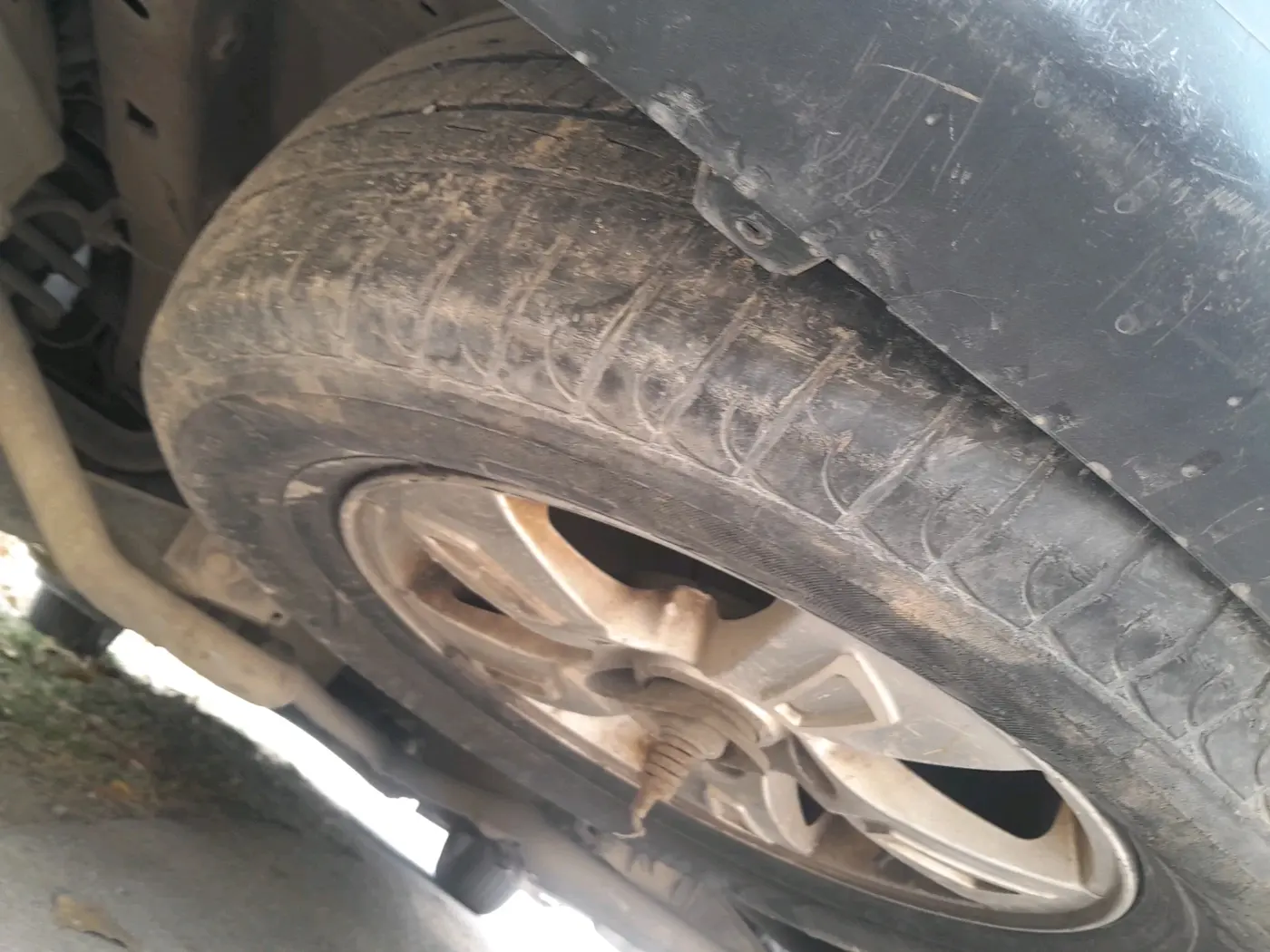 2012 Mahindra XUV500 W8, Diesel, Manual, 2,41,969 km, tyre