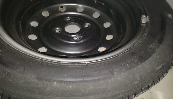 2021 Maruti Swift Dzire TOUR S-CNG, CNG, Manual, 65,807 km, tyre