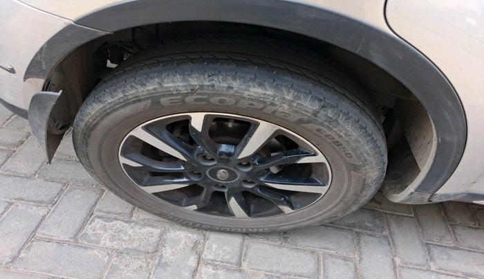 2020 Mahindra XUV500 W11 AT, Diesel, Automatic, 76,537 km, tyre