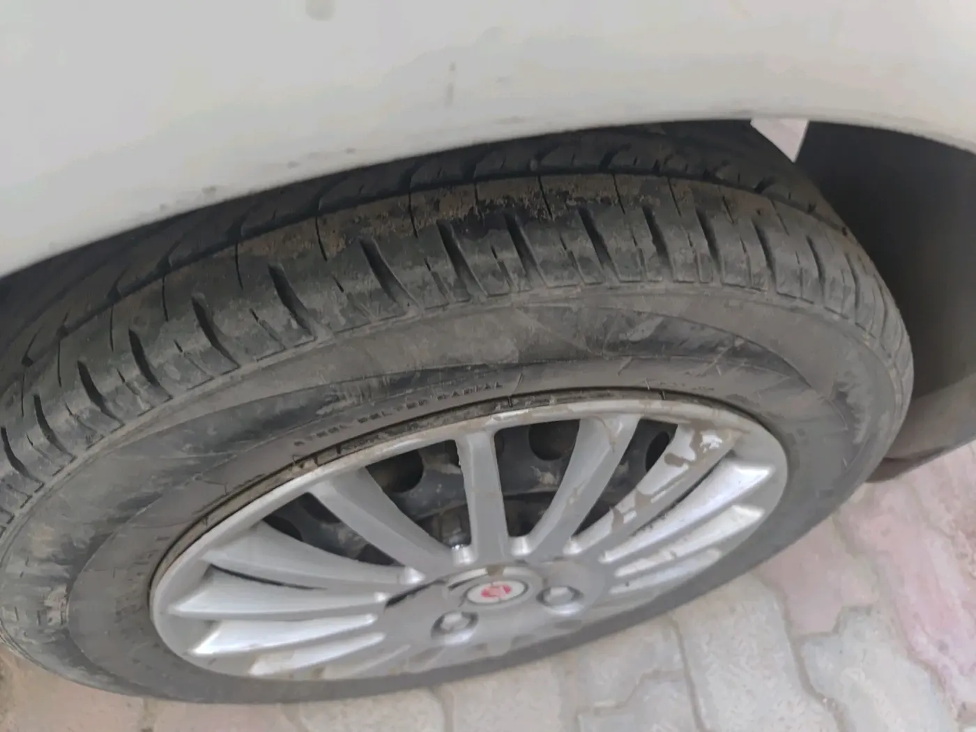 2017 Hyundai Grand i10 SPORTZ 1.2 KAPPA VTVT, Petrol, Manual, 1,75,651 km, tyre